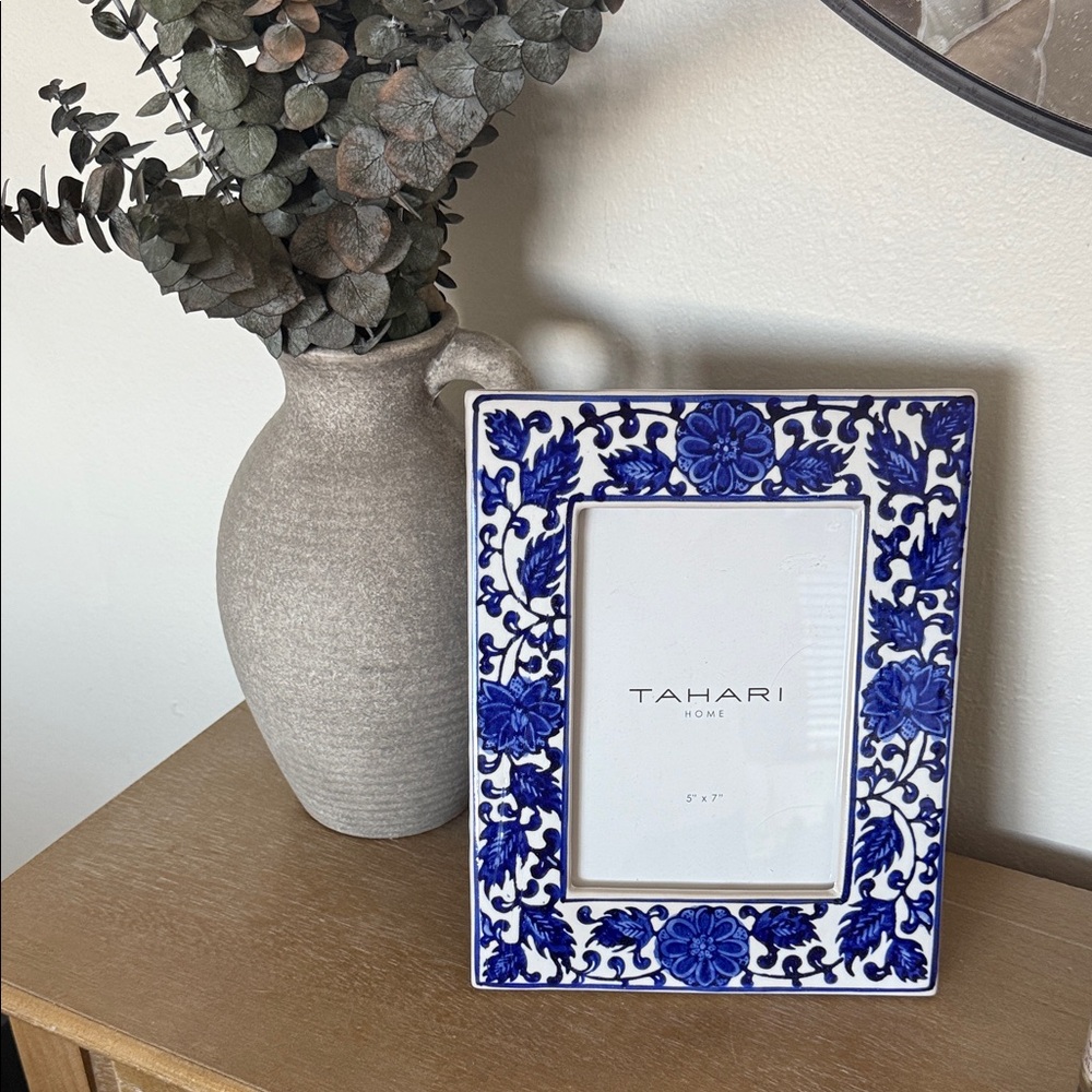 Tahari 5x7 Porcelain Picture Frame